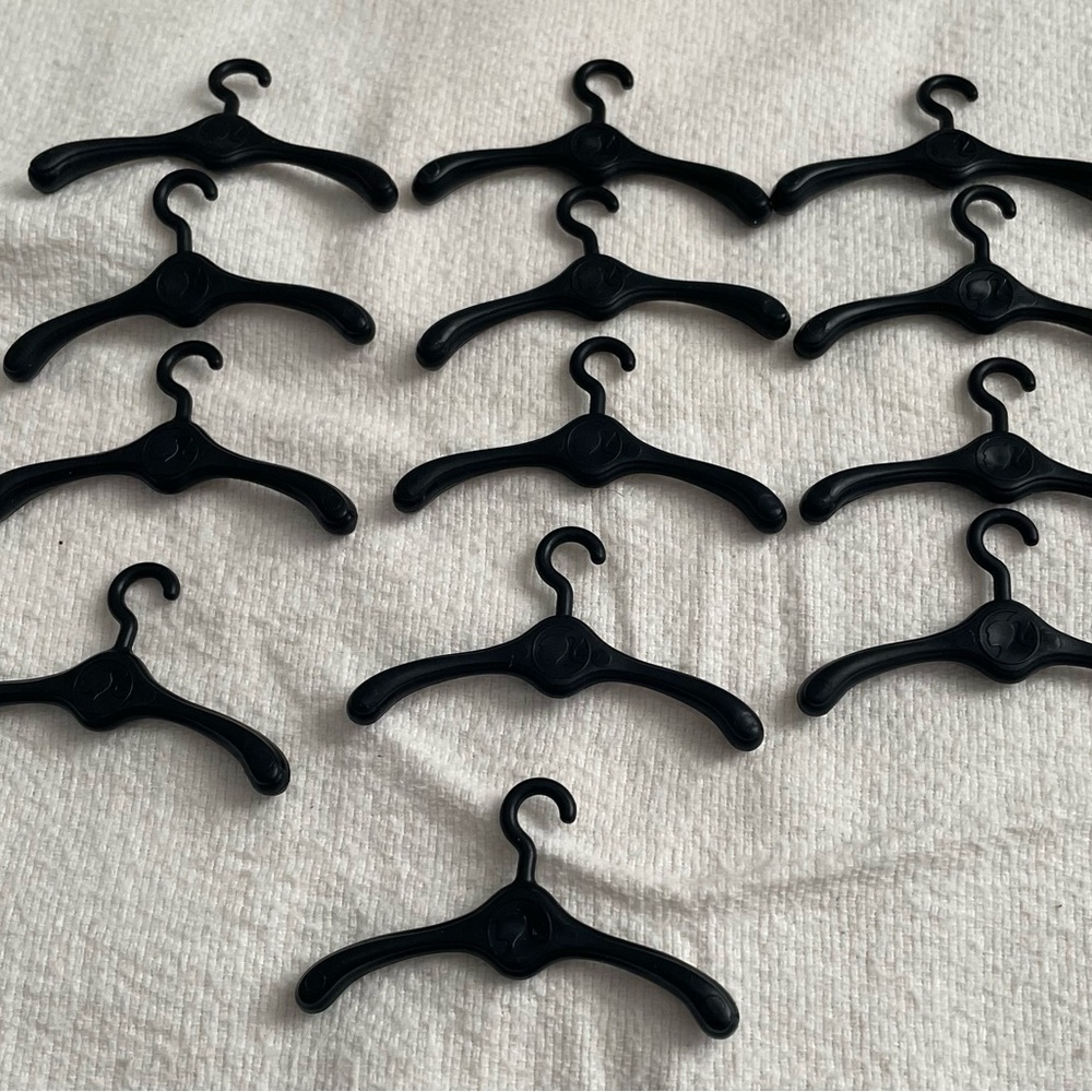 13 Barbie Clothes Hanger
Accessory Fashion Dolls Black 2" X
1.25" - Picture 5 of 5